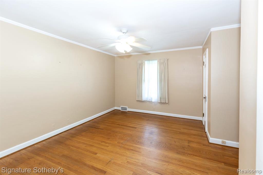 27745 Rackham Drive Lathrup Village, MI 48076 - Photo 13 of 36