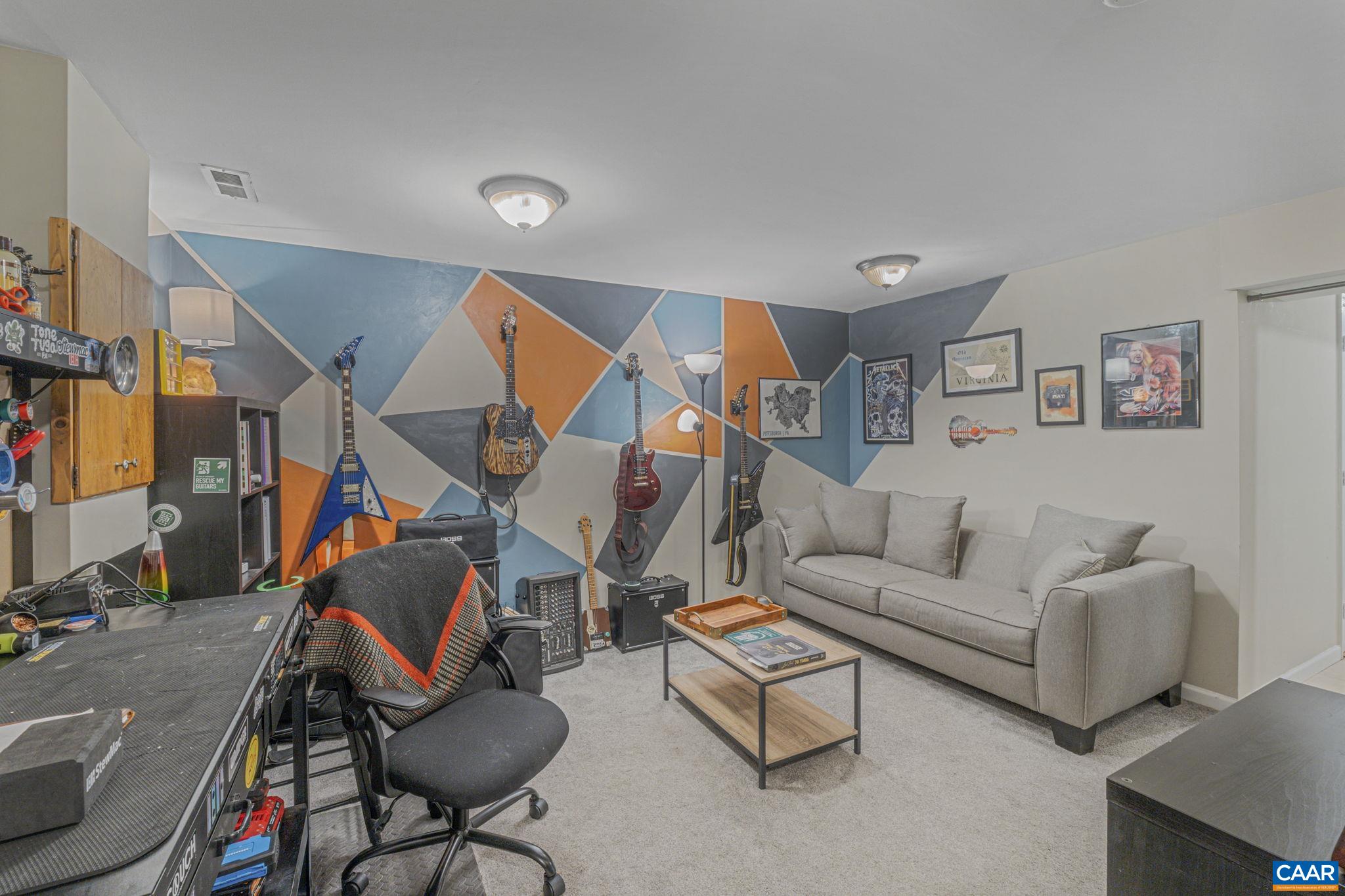 905 Stonehenge Road Charlottesville, VA 22901 - Photo 23 of 39 Gallery Image 23