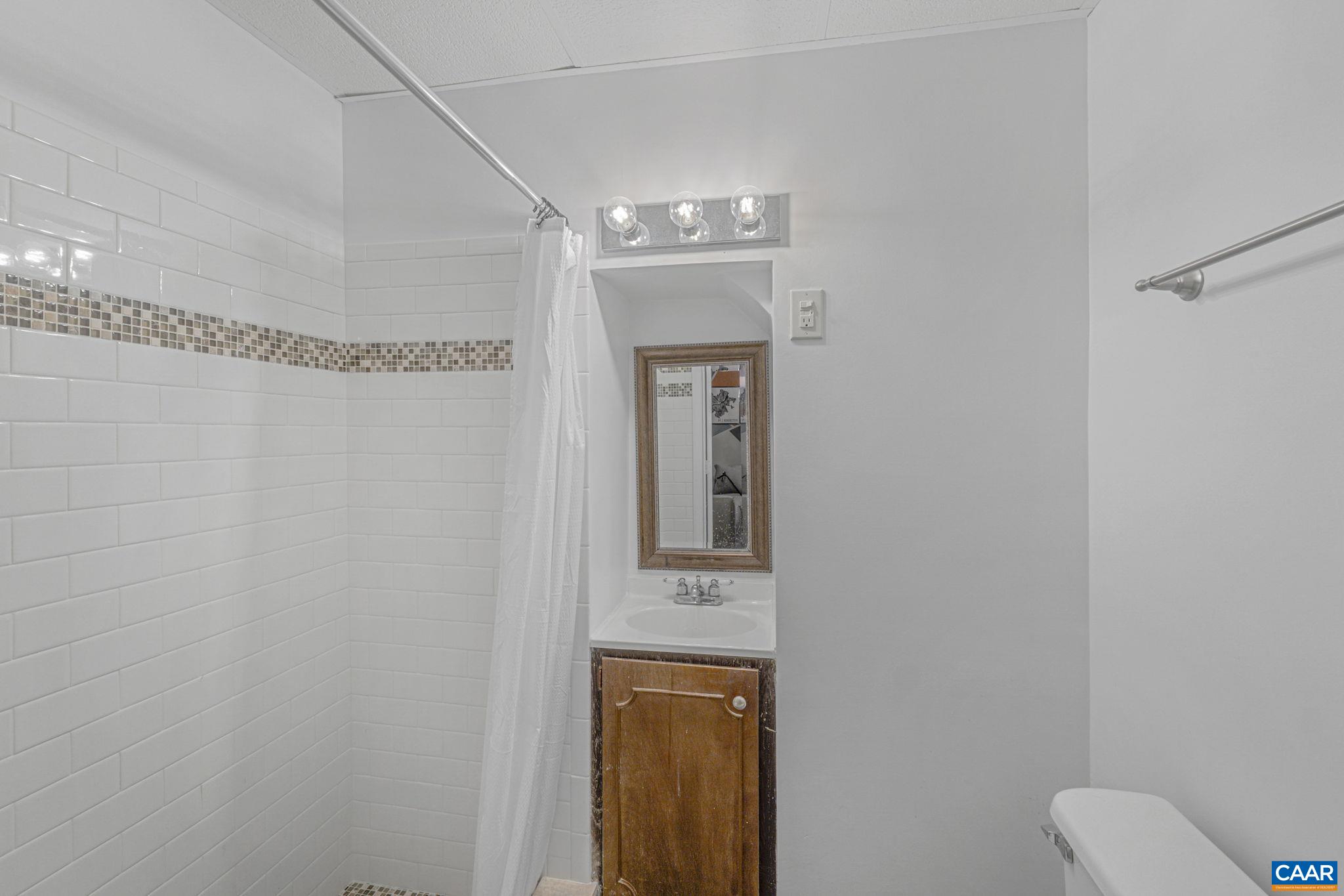 905 Stonehenge Road Charlottesville, VA 22901 - Photo 25 of 39 Gallery Image 25