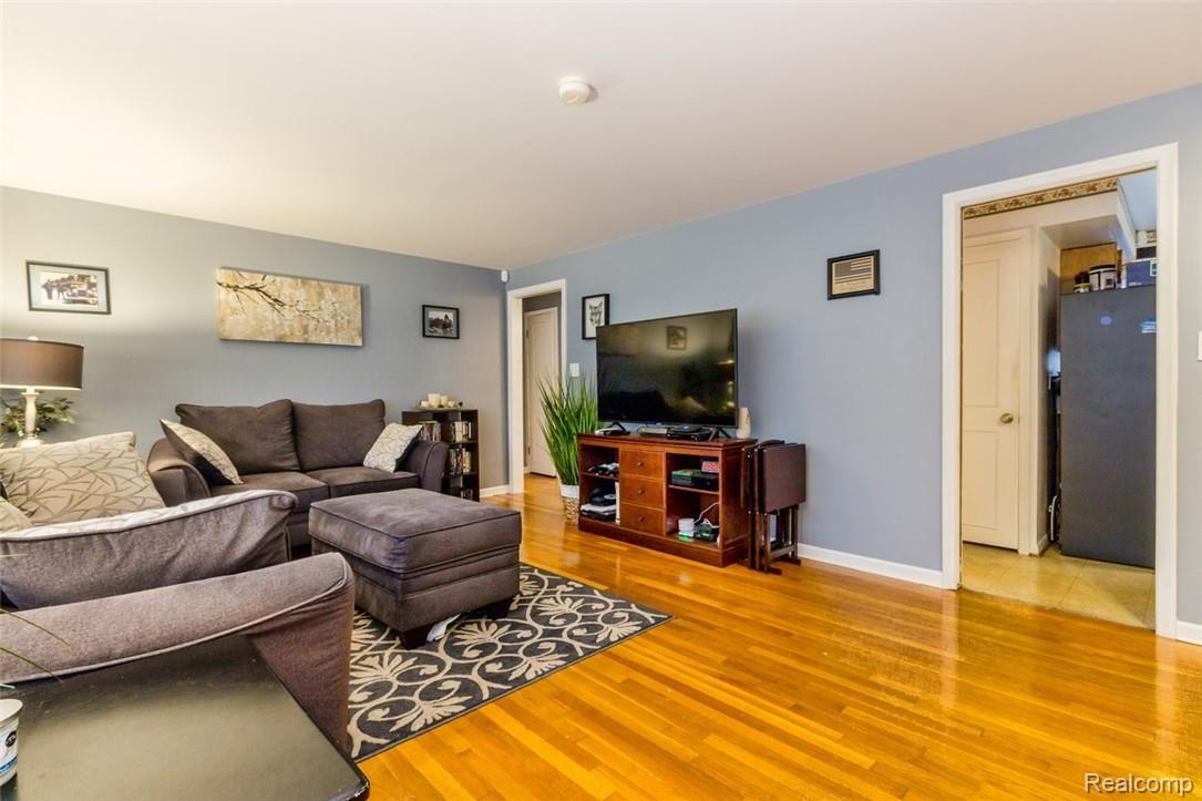 29505 Rambling Road Southfield, MI 48076 - Photo 3 of 25 03.jpg
