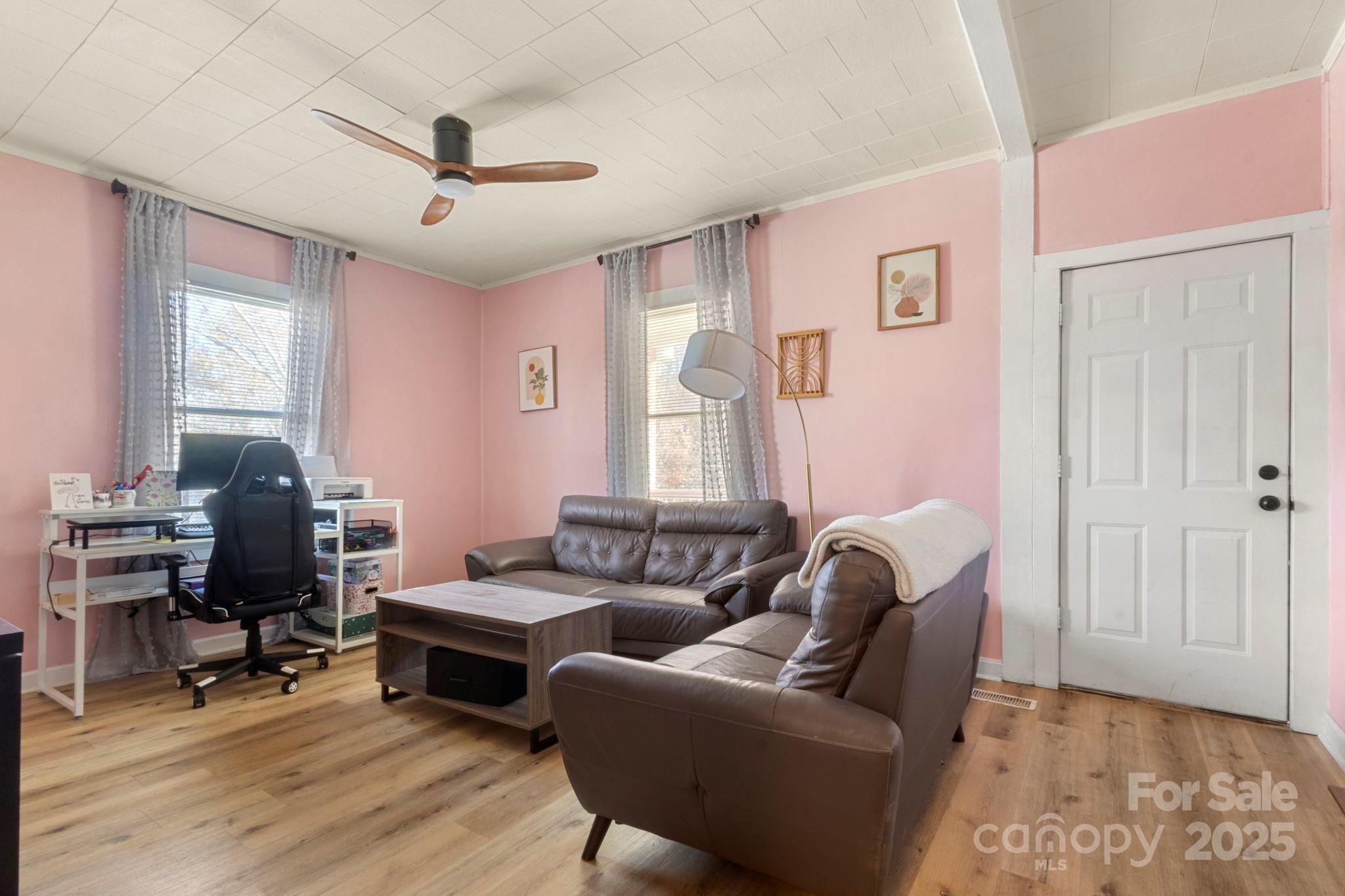 204 Shelby Street Hickory, NC 28601 - Photo 12 of 22 a living room with furniture