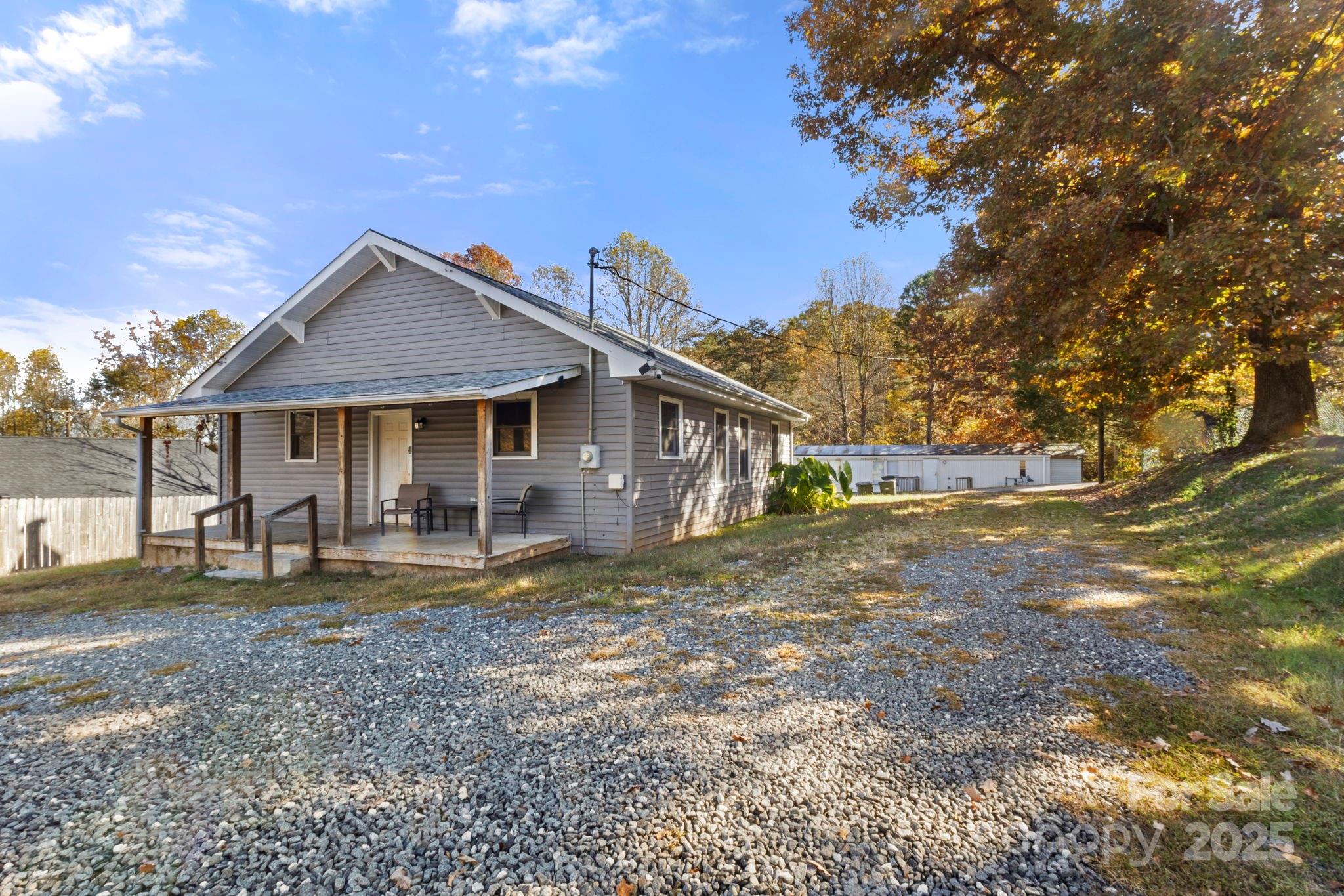 204 Shelby Street Hickory, NC 28601 - Photo 6 of 22 a front view of a house with garden