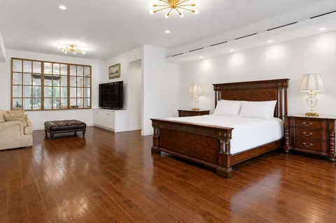 $1,999,900 | 17 Hedgebrook Way, The Hills, TX 78738