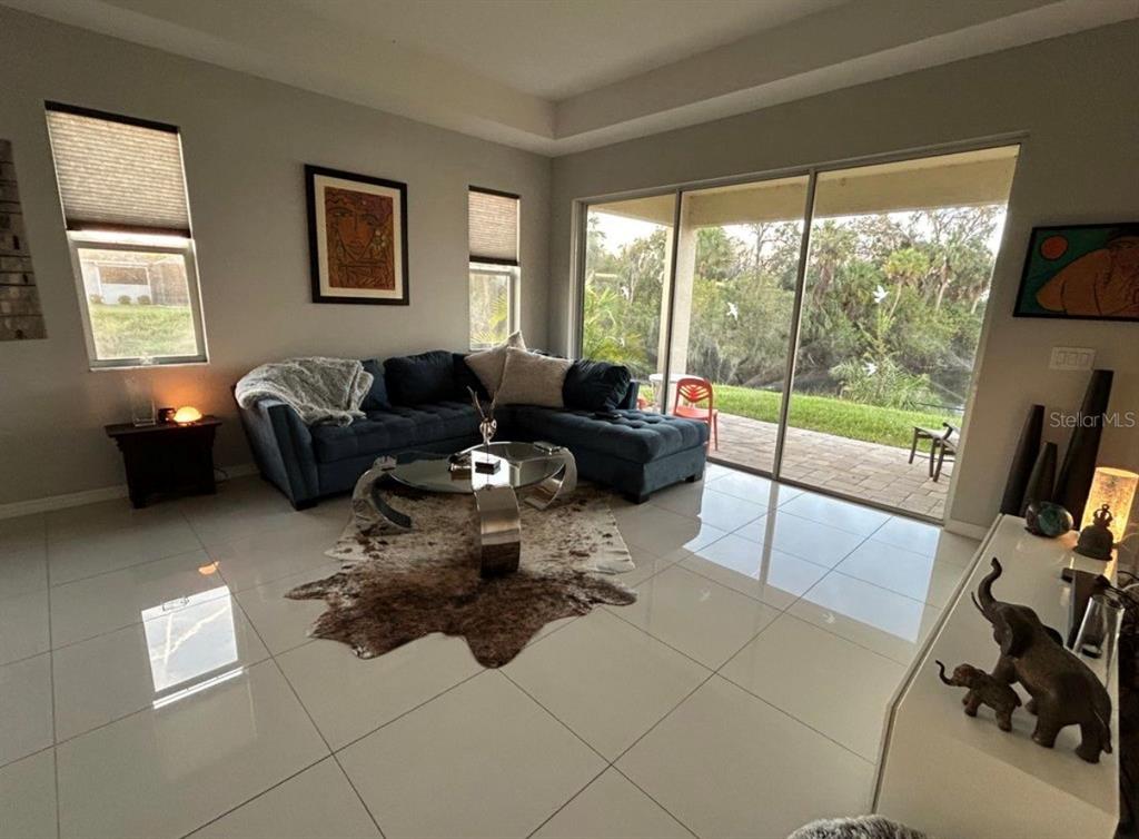 3105 Trustee Avenue Sarasota, FL 34243 - Photo 6 of 14 a living room with furniture and a flat screen tv