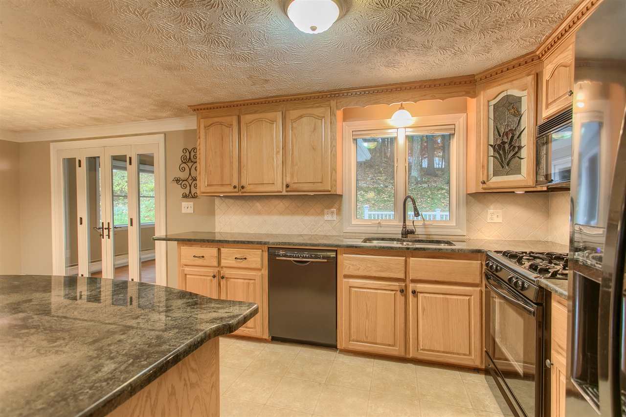 14 Sagamore Road Nashua, NH 03062 - Photo 3 of 28