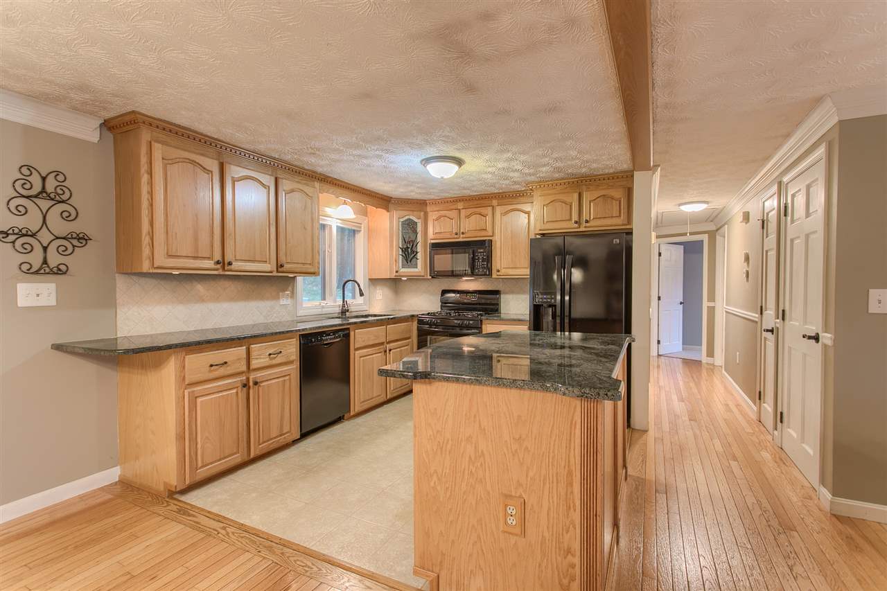 14 Sagamore Road Nashua, NH 03062 - Photo 4 of 28