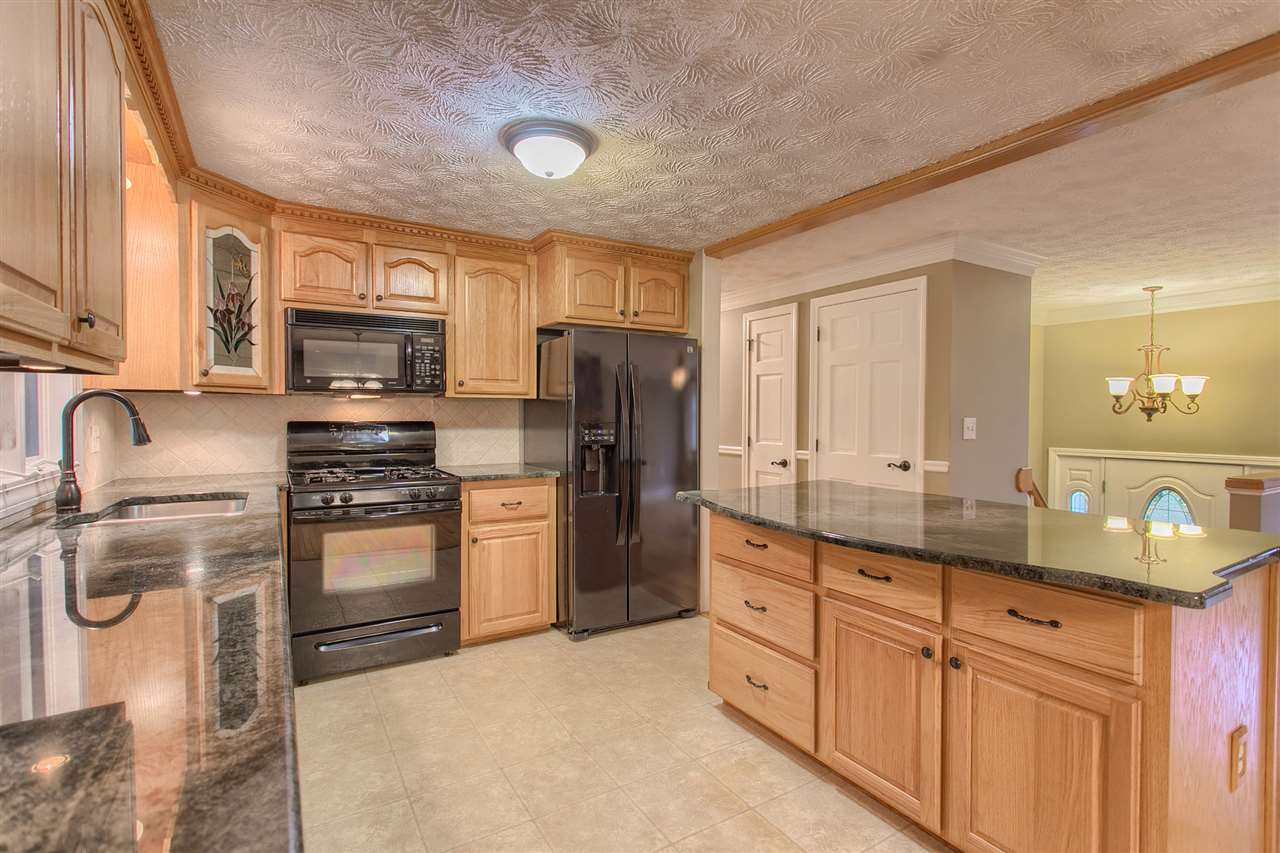 14 Sagamore Road Nashua, NH 03062 - Photo 5 of 28