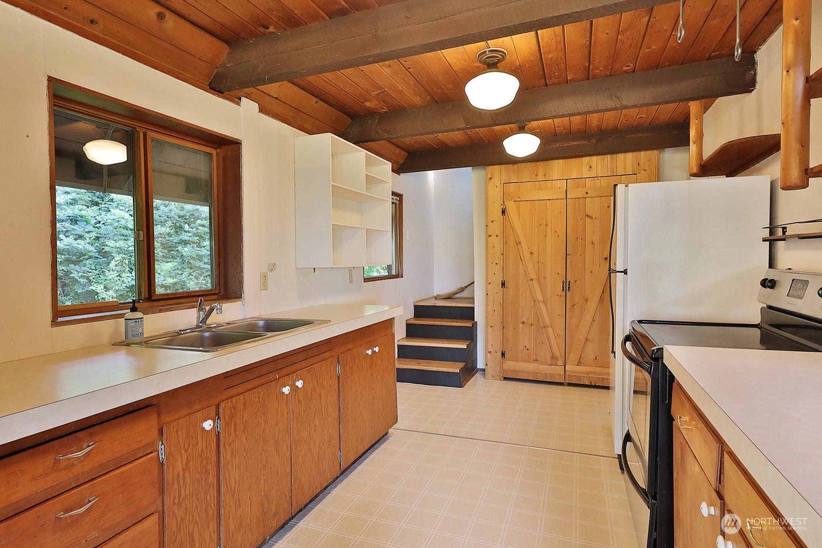 6949 Humphrey Road Clinton, WA 98236 - Photo 15 of 40 Gallery Image 15