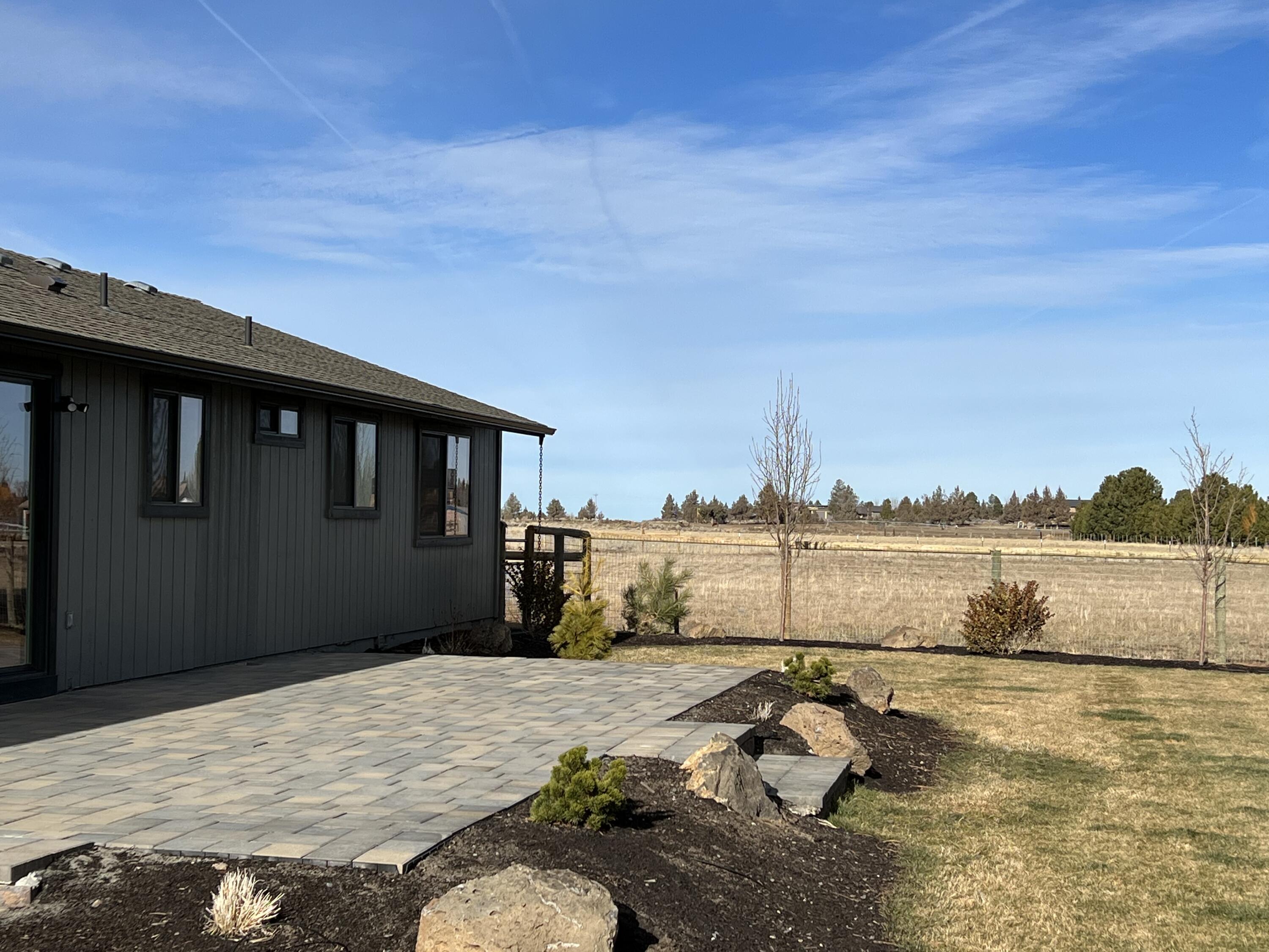 22460 Rickard Road Bend, OR 97702 - Photo 8 of 25 75533A25-A88D-4CEE-BB42-6B3258EE5E67