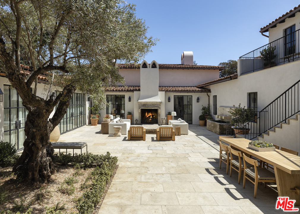 10410 Bellagio Road Los Angeles, CA 90077 - Photo 3 of 25