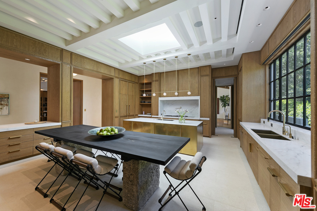 10410 Bellagio Road Los Angeles, CA 90077 - Photo 6 of 25