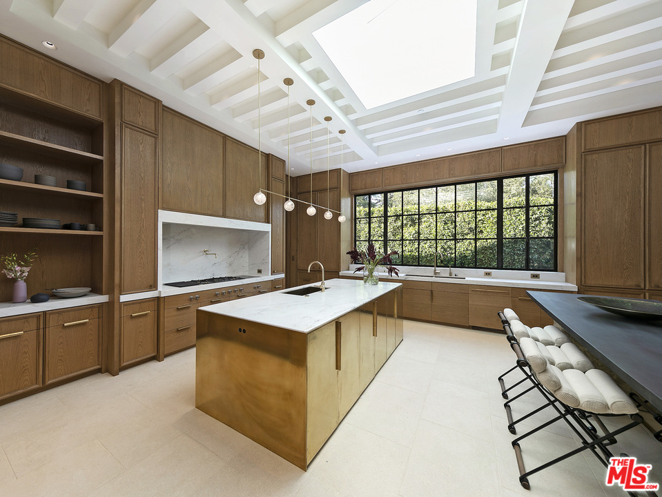 10410 Bellagio Road Los Angeles, CA 90077 - Photo 7 of 25