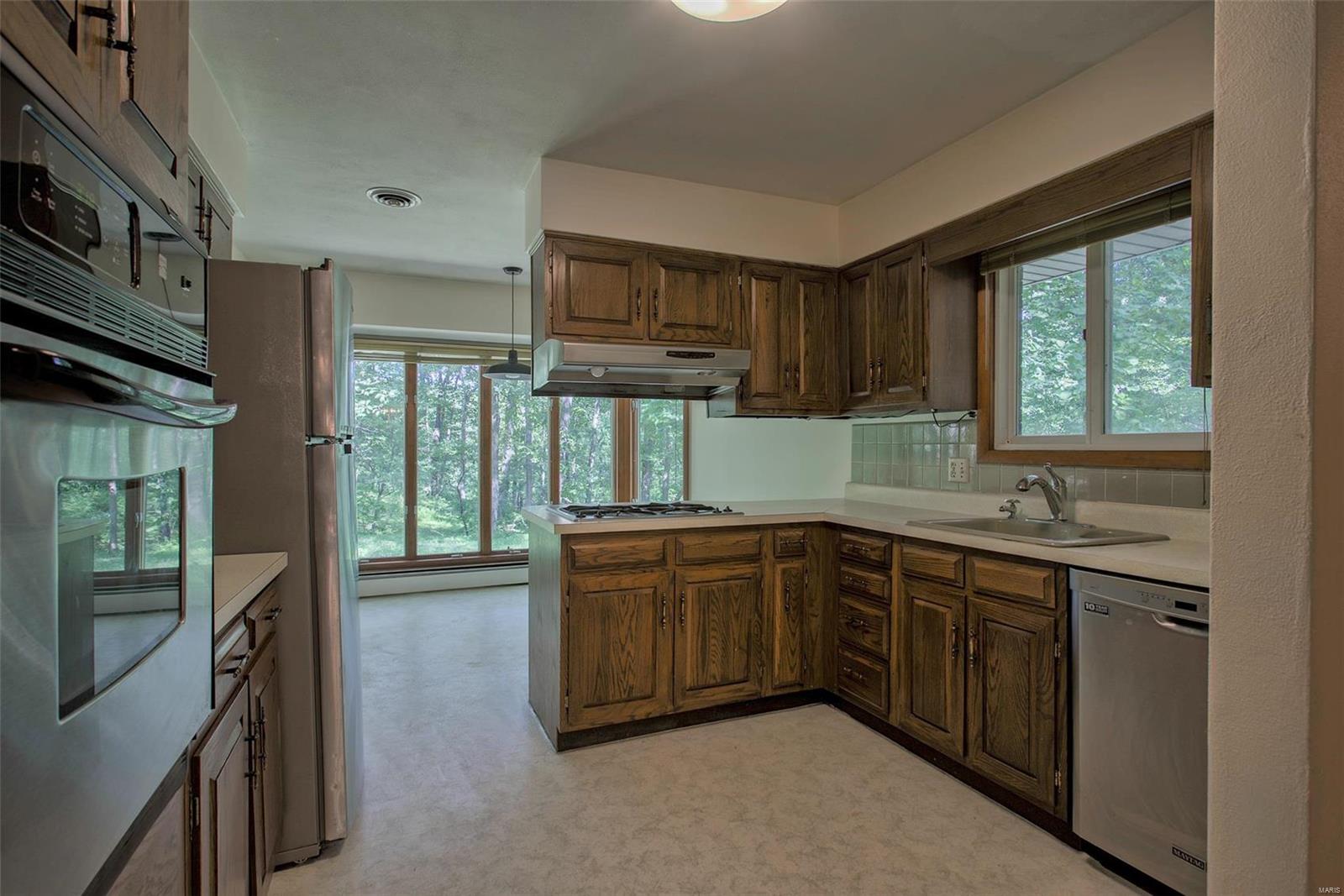 8572 Schien Road Worden, IL 62097 - Photo 4 of 64