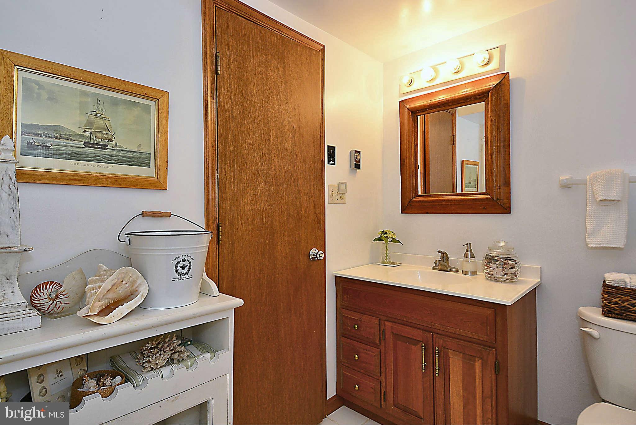 8229 Hilton Road Gaithersburg, MD 20882 - Photo 27 of 30 LL Bath Vanity and Accessories