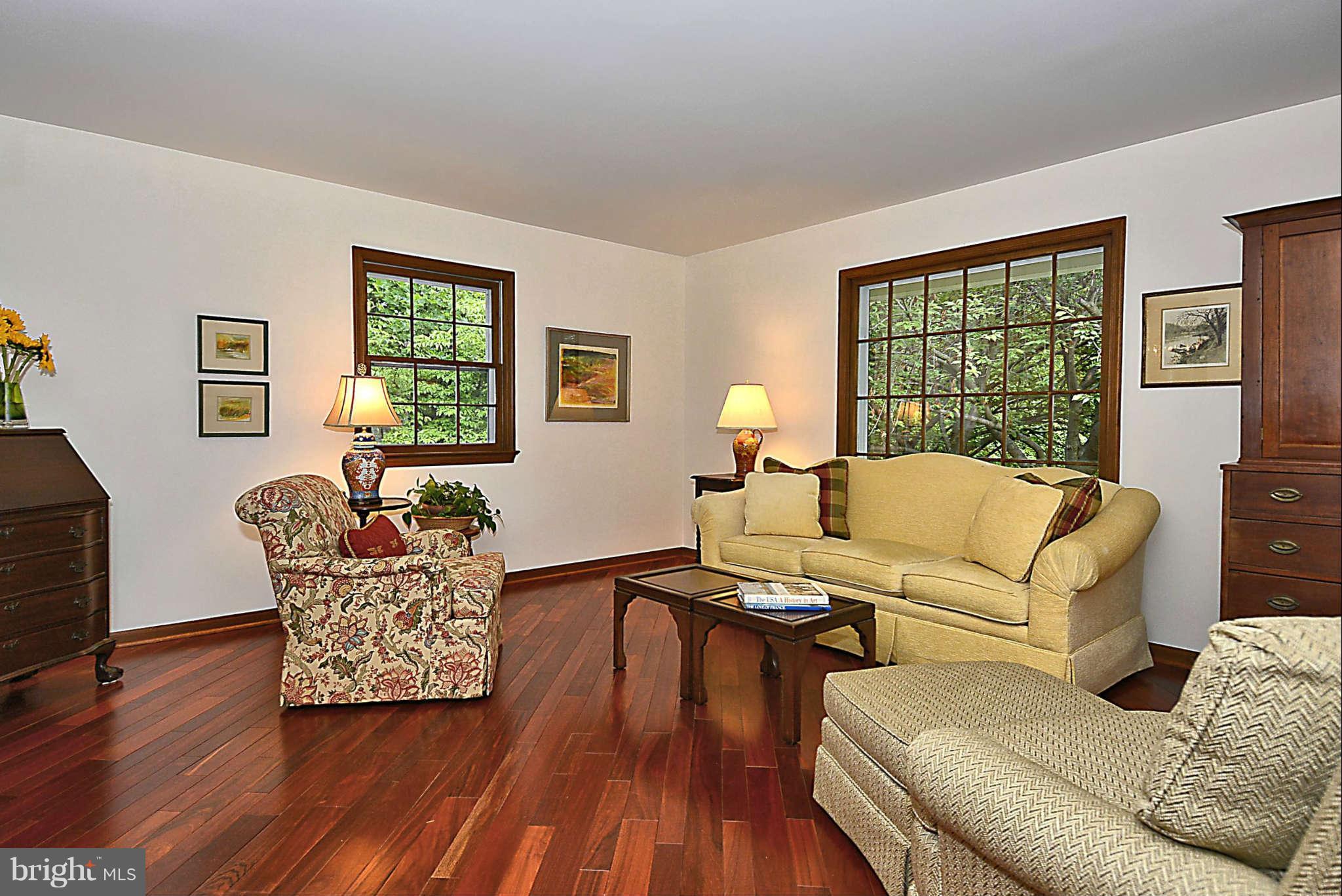 8229 Hilton Road Gaithersburg, MD 20882 - Photo 6 of 30 Upper Foyer View to Living Room