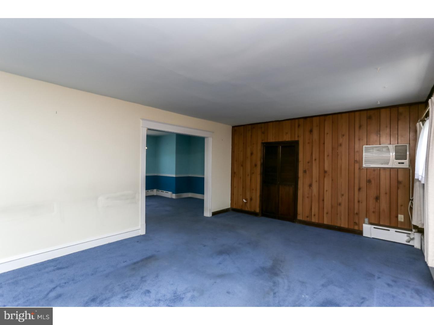 253 Ashby Road Upper Darby, PA 19082 - Photo 5 of 25 Living Room