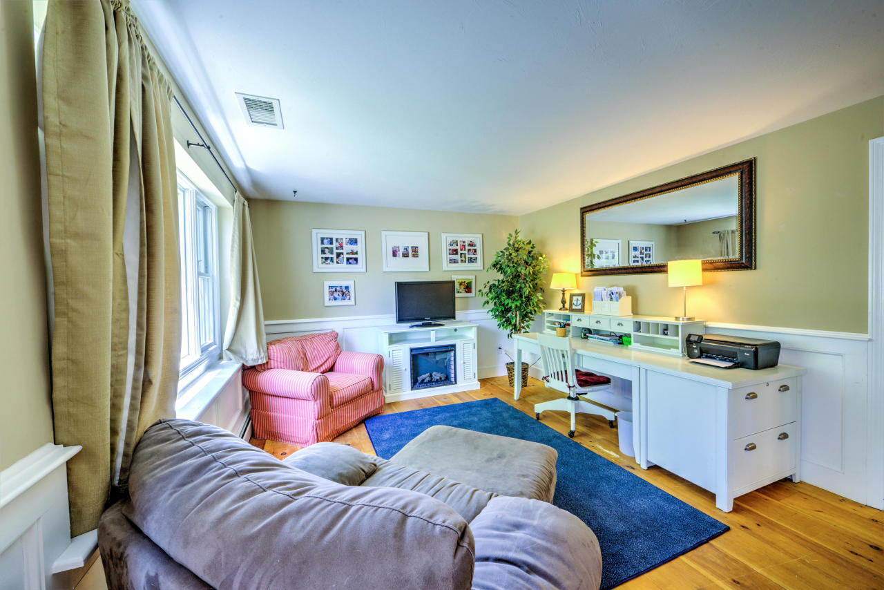 22 Chase Road Edgartown, MA 02539 - Photo 19 of 35 a living room with furniture fireplace and a flat screen tv