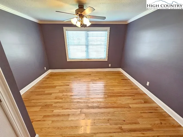 a view of empty room with window