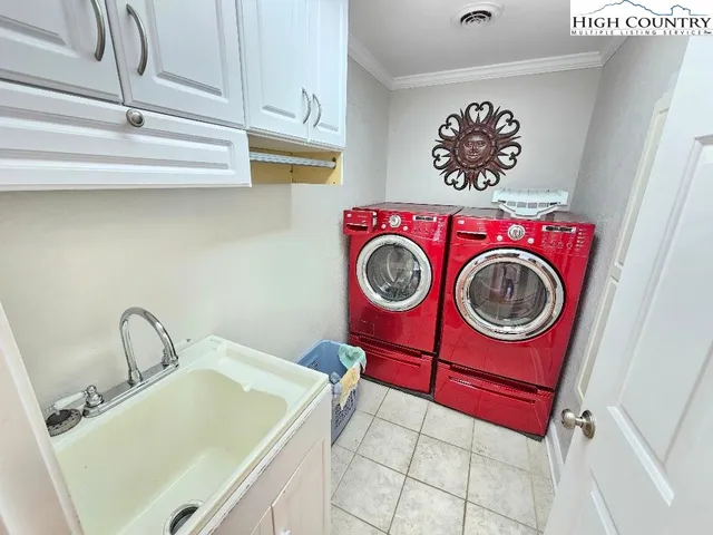 a view of utility room and utility room