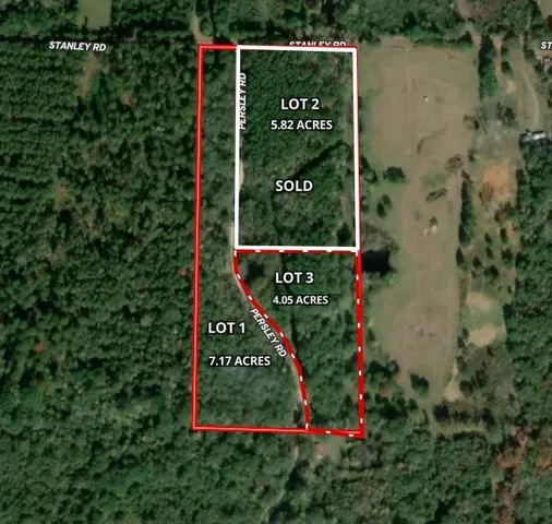 a sign that is sitting on a brick wall