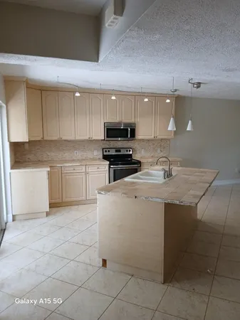 $3,825 | 17131 Southwest 85th Avenue, Palmetto Bay, FL 33157