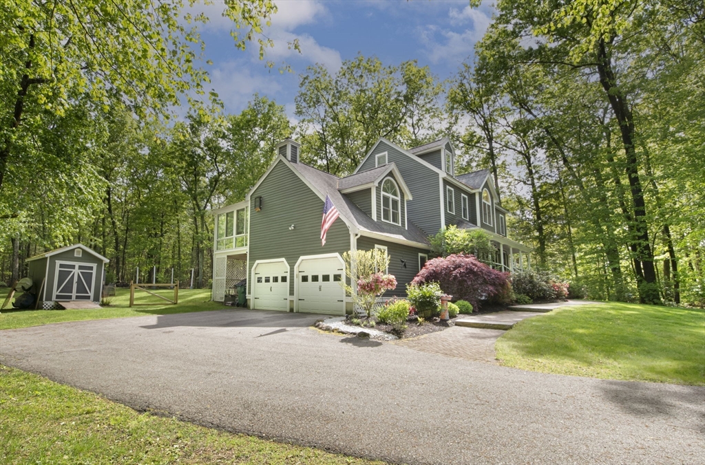 8 Upton Street Dunstable, MA 01827 - Photo 3 of 39