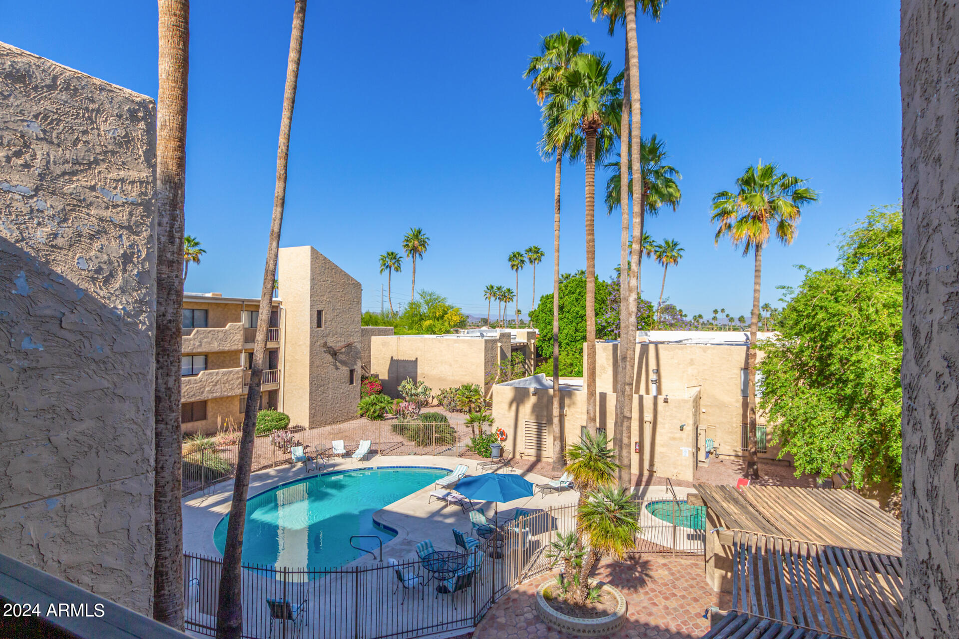 4950 North Miller Road, Unit 347 Scottsdale, AZ 85251 - Photo 20 of 31 a view of an chairs and table in patio