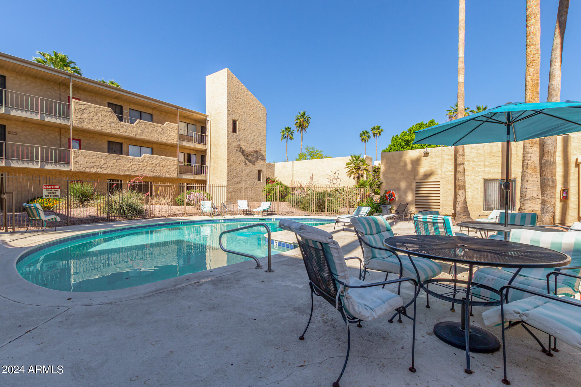 4950 North Miller Road, Unit 347 Scottsdale, AZ 85251 - Photo 22 of 31 a view of a chairs and table in the patio