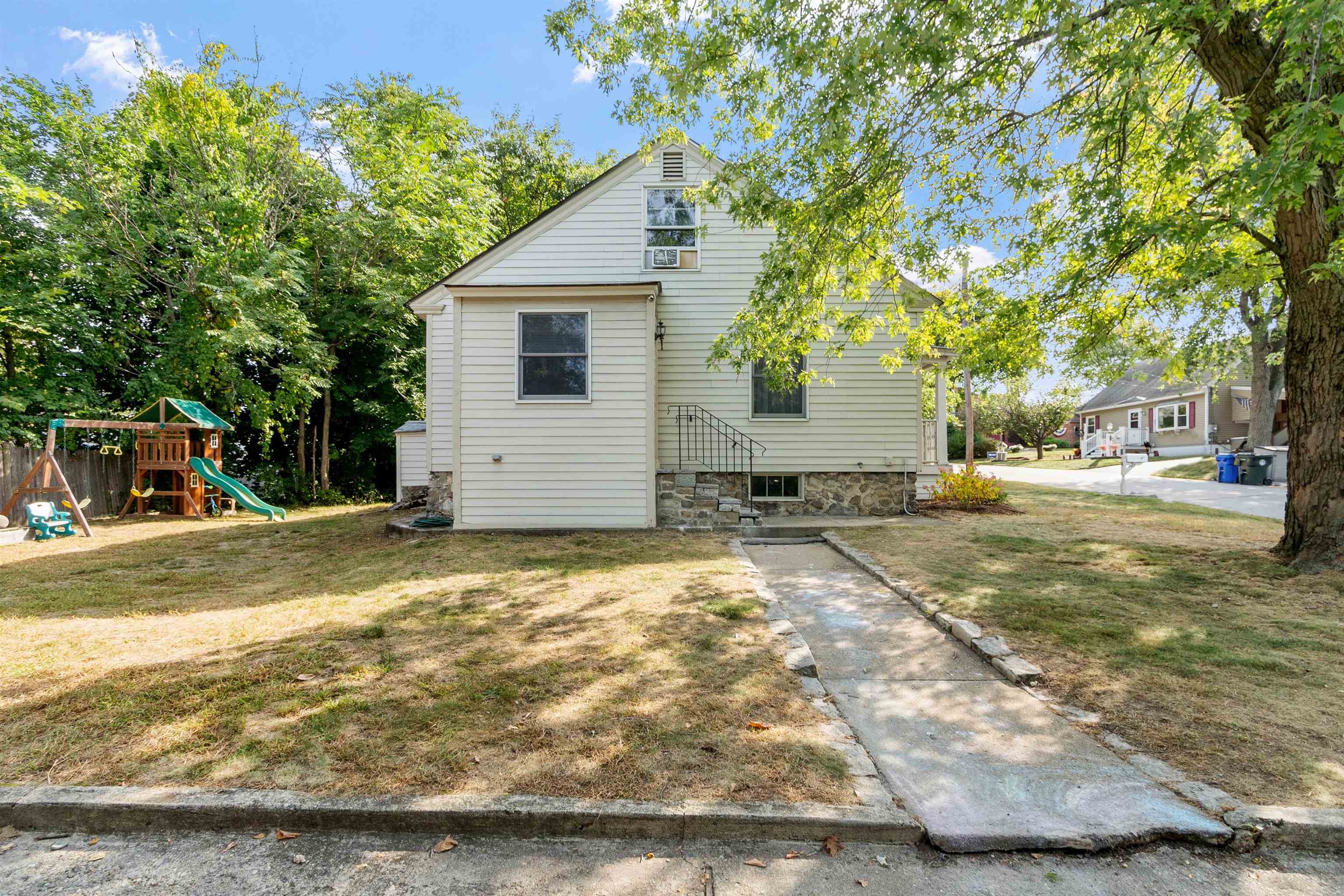 24 Doris Street Manchester, NH 03103 - Photo 26 of 37