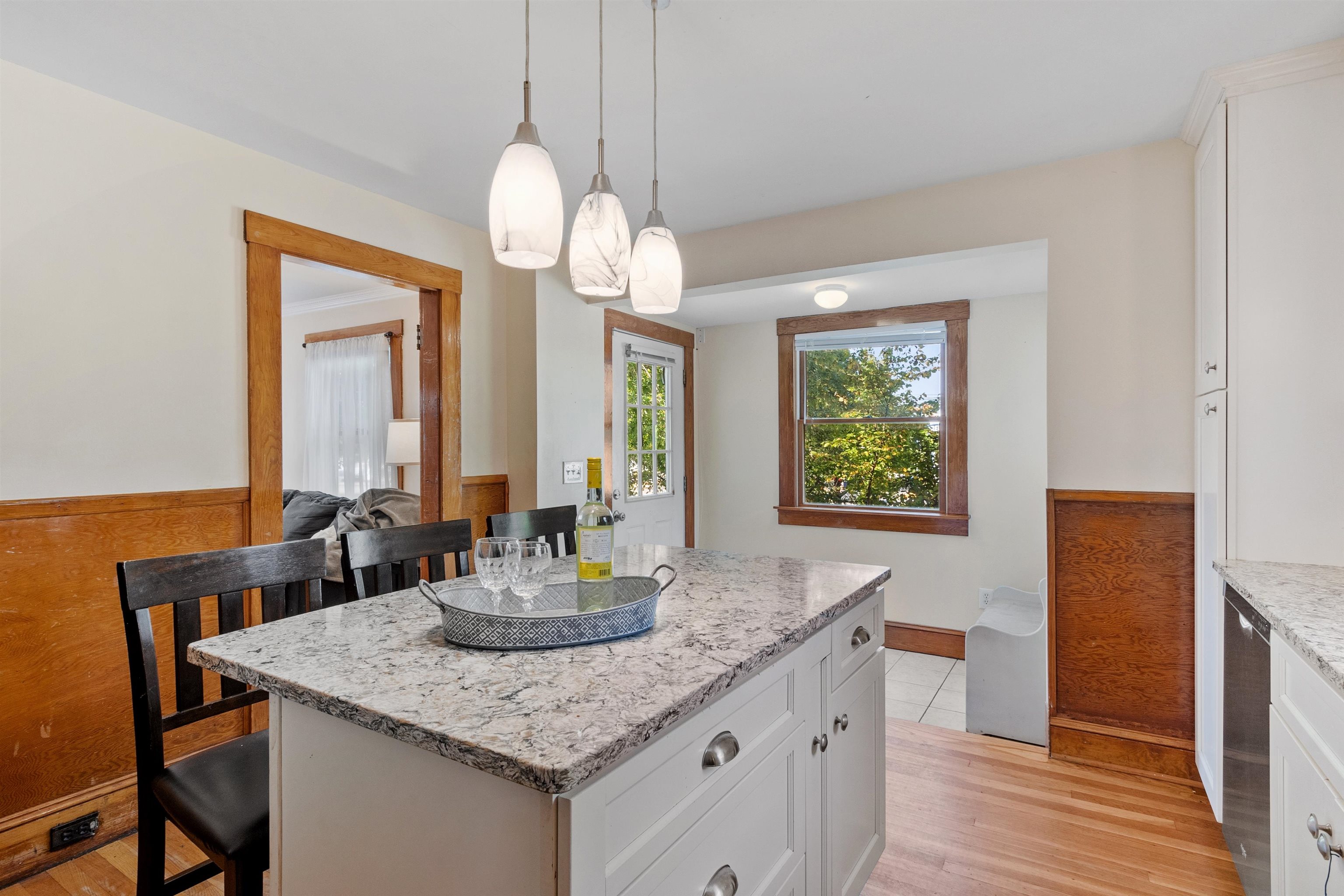 24 Doris Street Manchester, NH 03103 - Photo 7 of 37