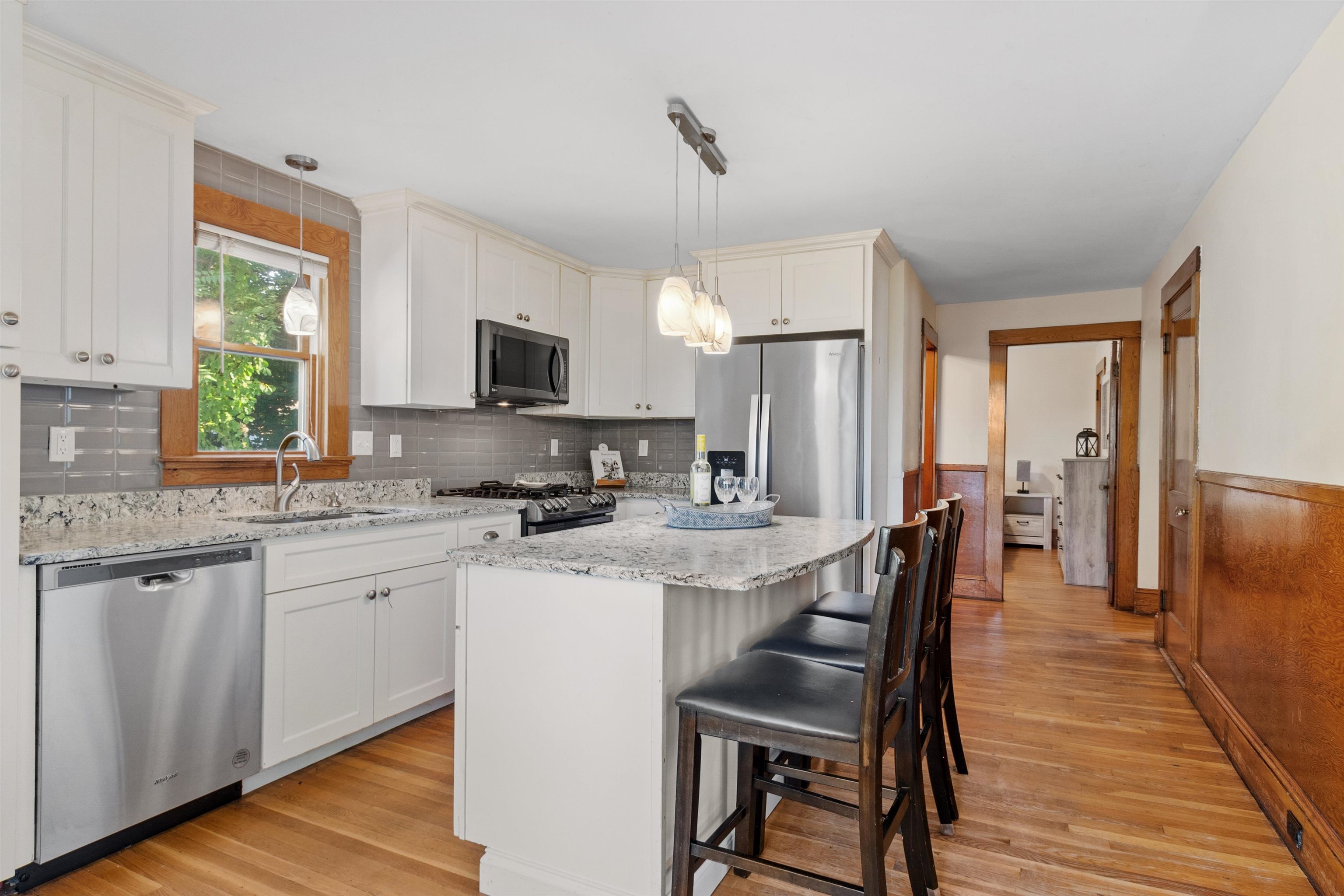 24 Doris Street Manchester, NH 03103 - Photo 10 of 37