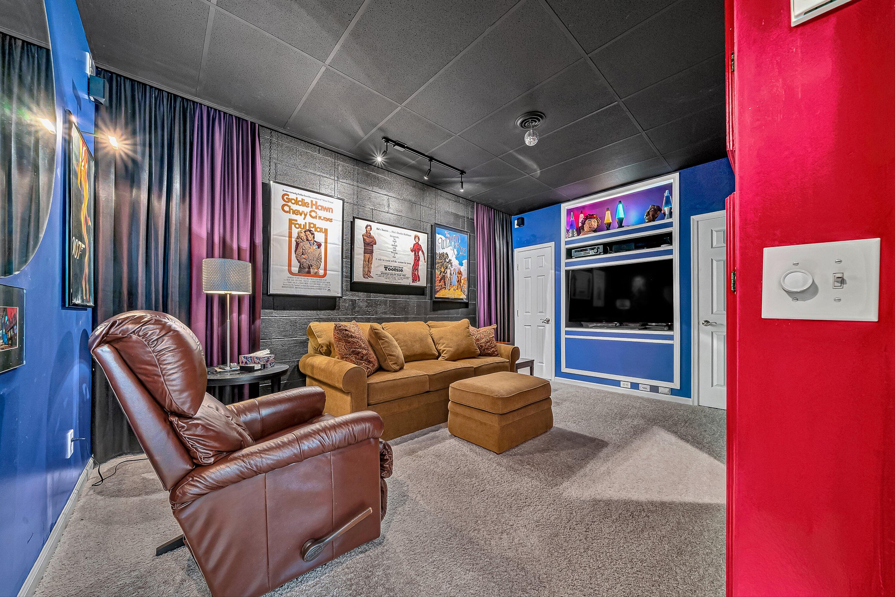 4723 Norwood Street Southwest Roanoke, VA 24018 - Photo 28 of 84 a living room with furniture and a gate