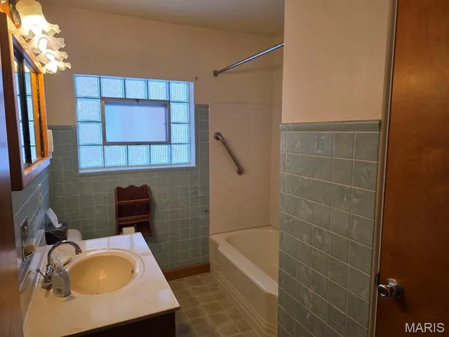 $188,500 | 1600 Lemon Street, Highland, IL 62249