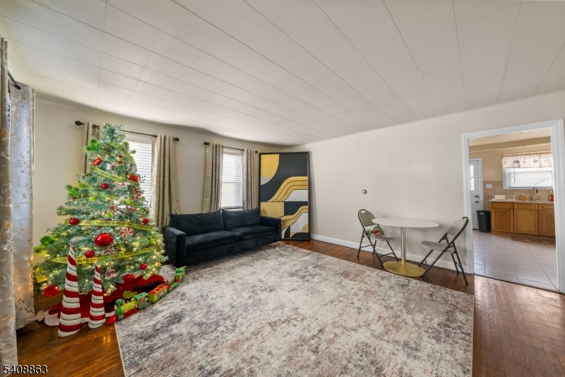 973 Ellis Parkway Edison, NJ 08820 - Photo 4 of 33 a living room with furniture and flowers