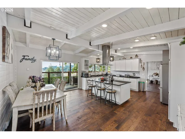 $825,000 | 94532 Golf Course Lane, North Bend, OR 97459