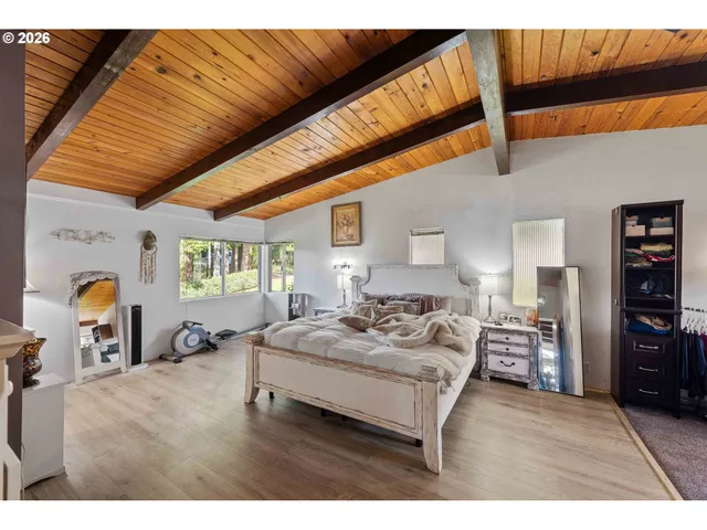 $825,000 | 94532 Golf Course Lane, North Bend, OR 97459