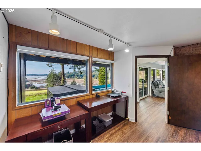 $825,000 | 94532 Golf Course Lane, North Bend, OR 97459