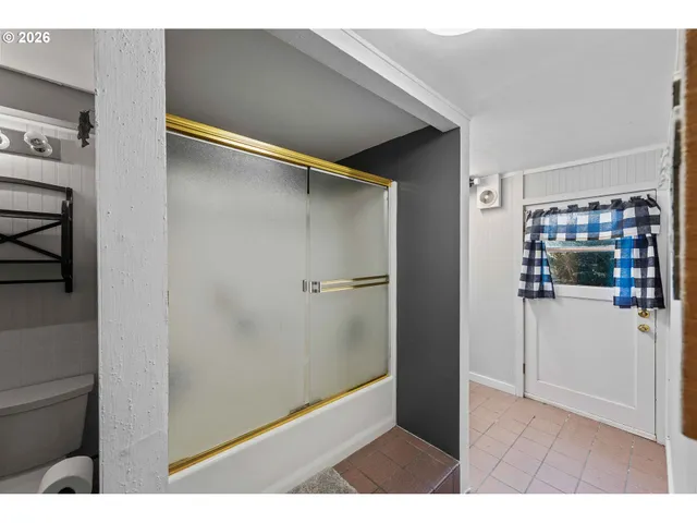 $825,000 | 94532 Golf Course Lane, North Bend, OR 97459