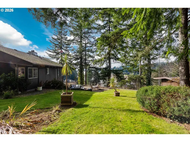 $825,000 | 94532 Golf Course Lane, North Bend, OR 97459