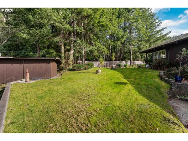 $825,000 | 94532 Golf Course Lane, North Bend, OR 97459