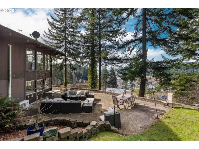 $825,000 | 94532 Golf Course Lane, North Bend, OR 97459