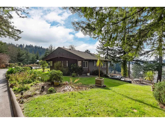$825,000 | 94532 Golf Course Lane, North Bend, OR 97459