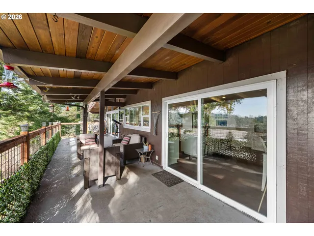 $825,000 | 94532 Golf Course Lane, North Bend, OR 97459