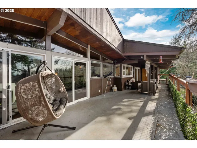 $825,000 | 94532 Golf Course Lane, North Bend, OR 97459