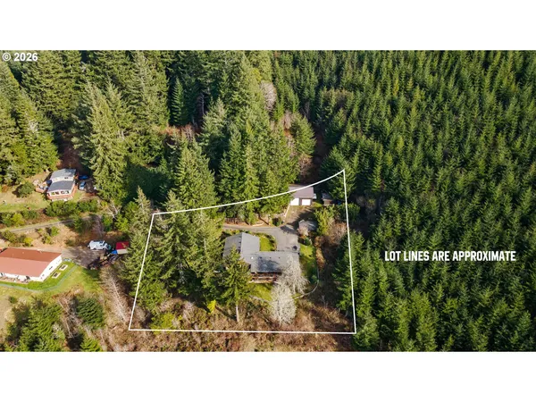 $825,000 | 94532 Golf Course Lane, North Bend, OR 97459