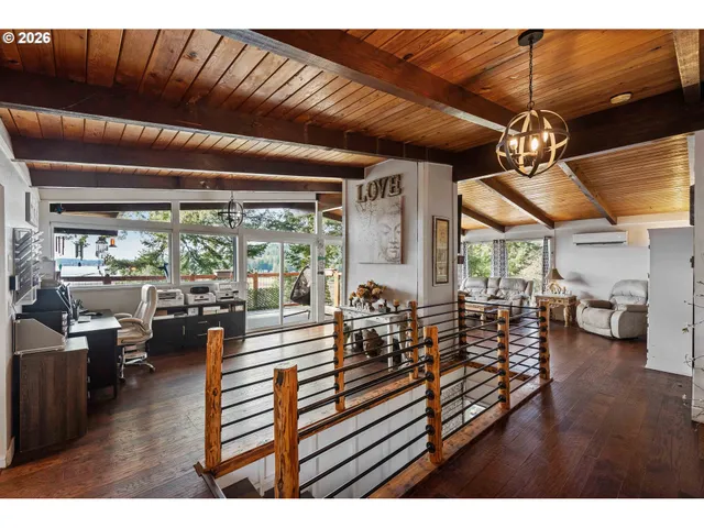 $825,000 | 94532 Golf Course Lane, North Bend, OR 97459