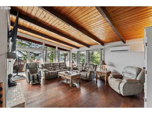 $825,000 | 94532 Golf Course Lane, North Bend, OR 97459