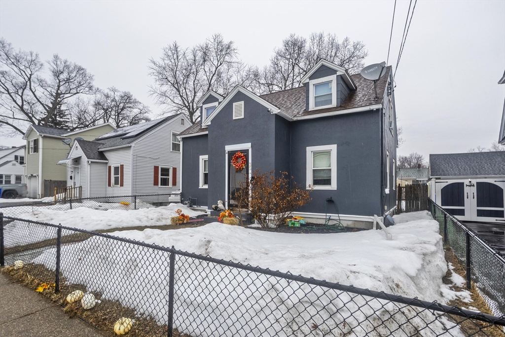 35 Merrimac Avenue Springfield, MA 01104 - Photo 1 of 29
