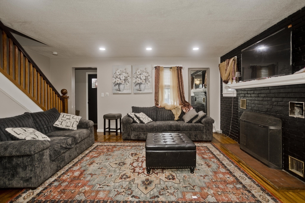 35 Merrimac Avenue Springfield, MA 01104 - Photo 14 of 29