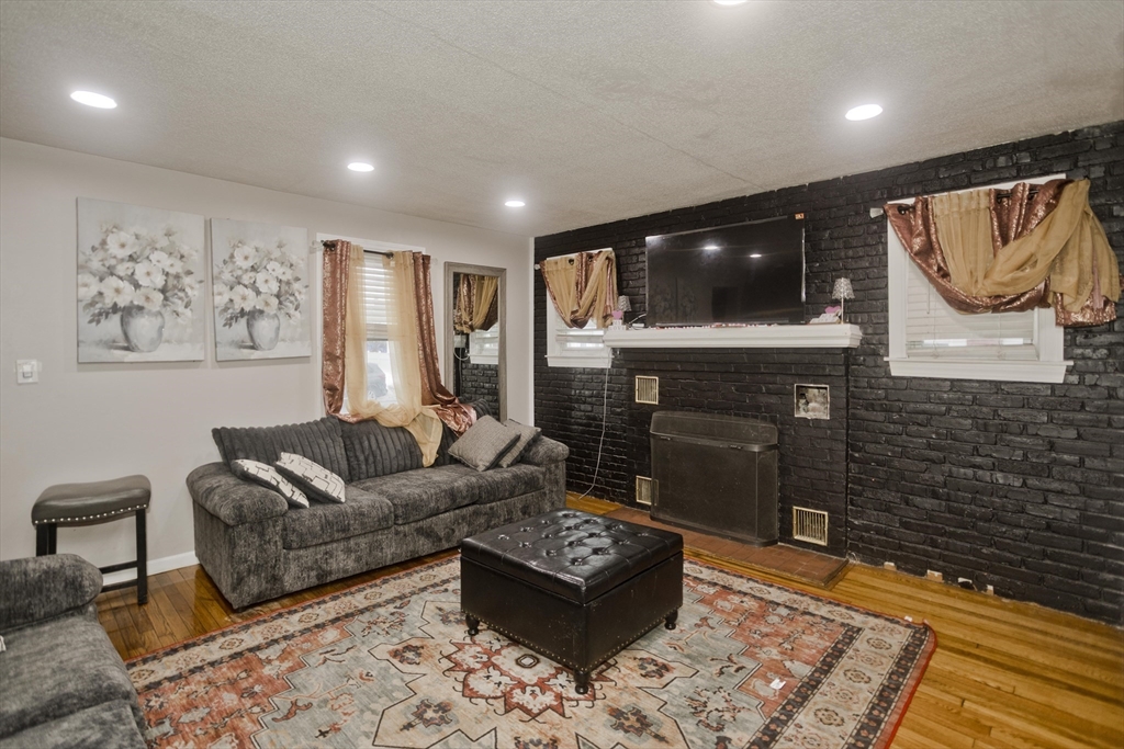 35 Merrimac Avenue Springfield, MA 01104 - Photo 15 of 29